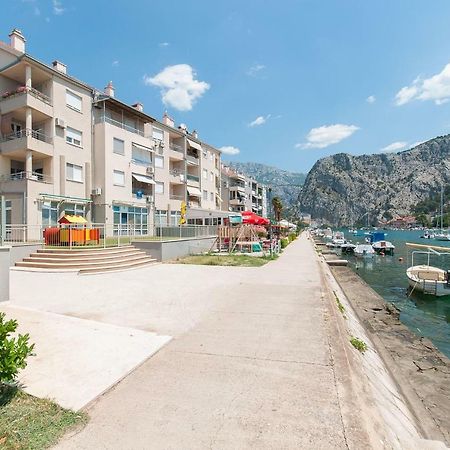 Modern New Flat Next To River Cetina 오미스 외부 사진