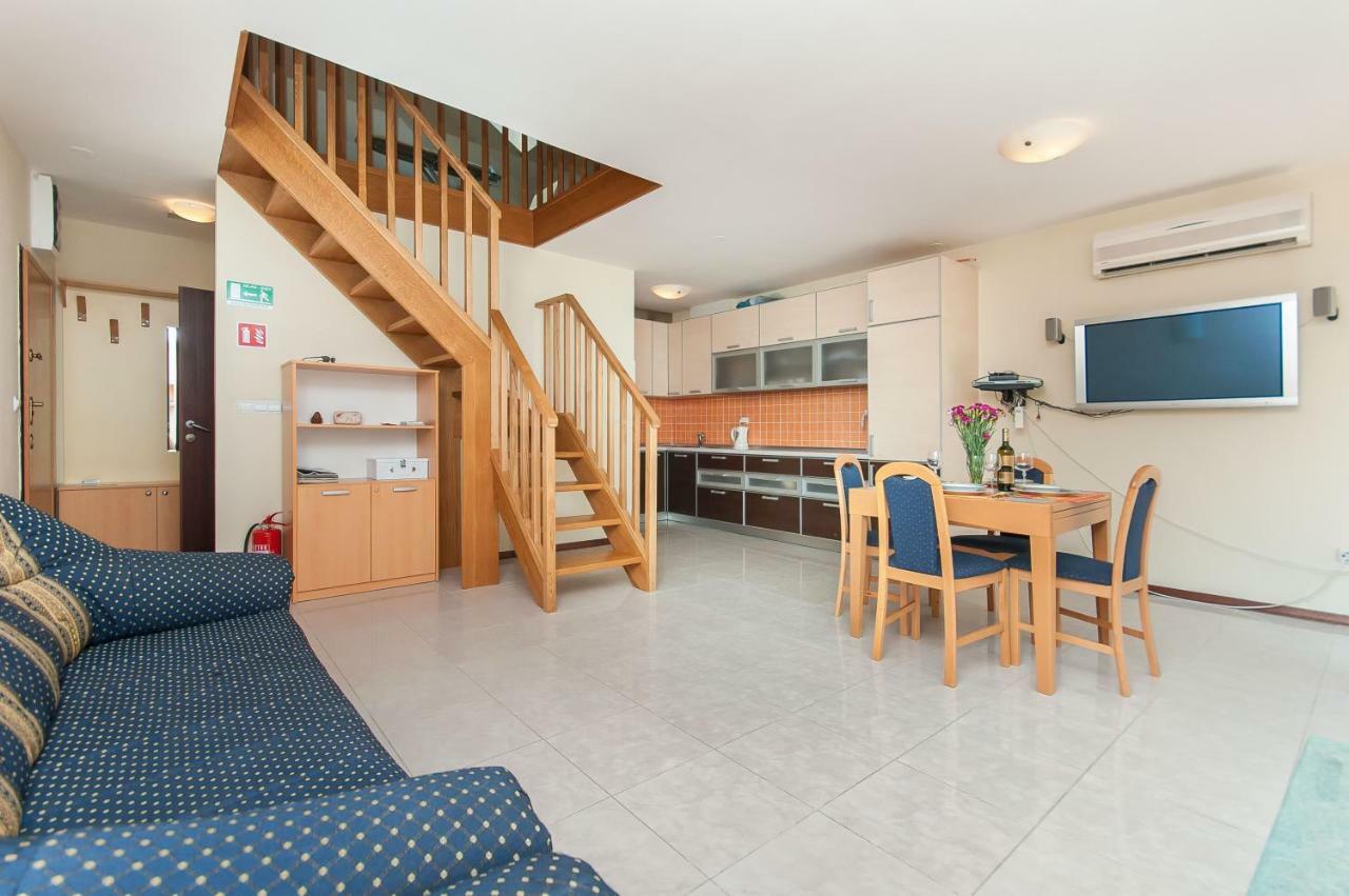Modern New Flat Next To River Cetina 오미스 외부 사진
