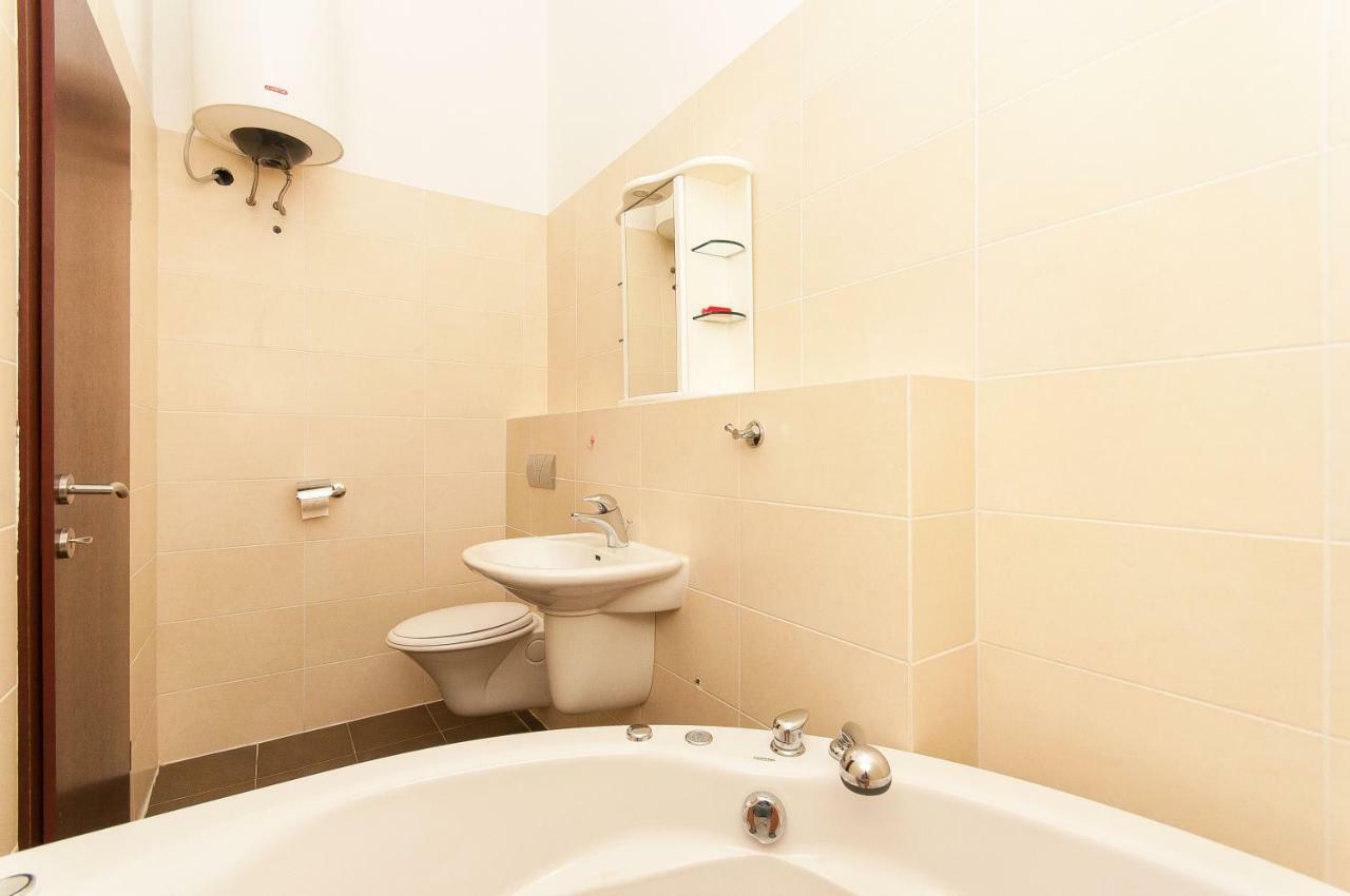 Modern New Flat Next To River Cetina 오미스 외부 사진