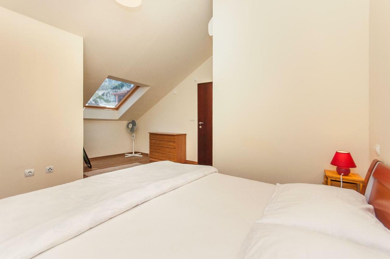 Modern New Flat Next To River Cetina 오미스 외부 사진