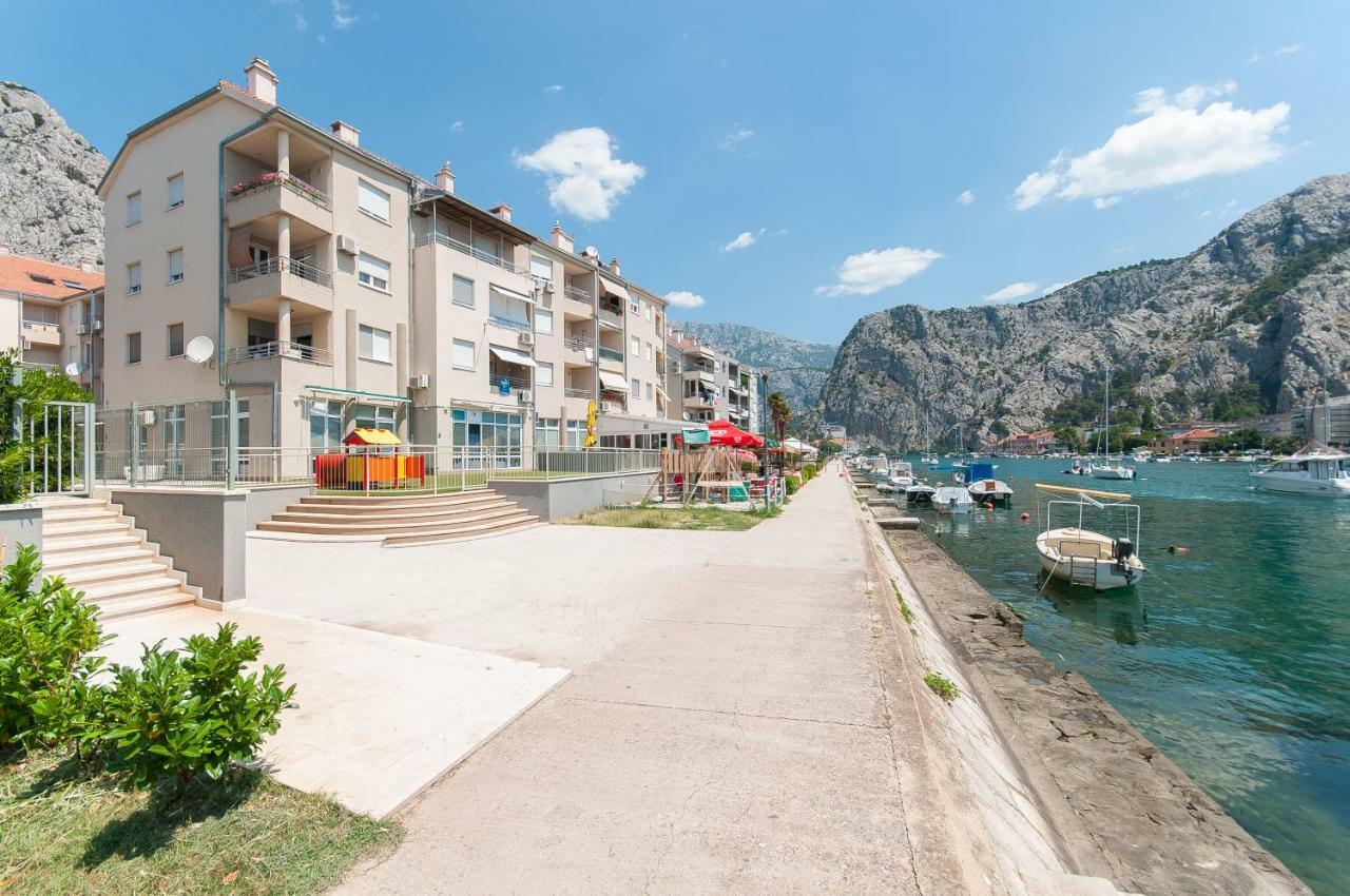 Modern New Flat Next To River Cetina 오미스 외부 사진