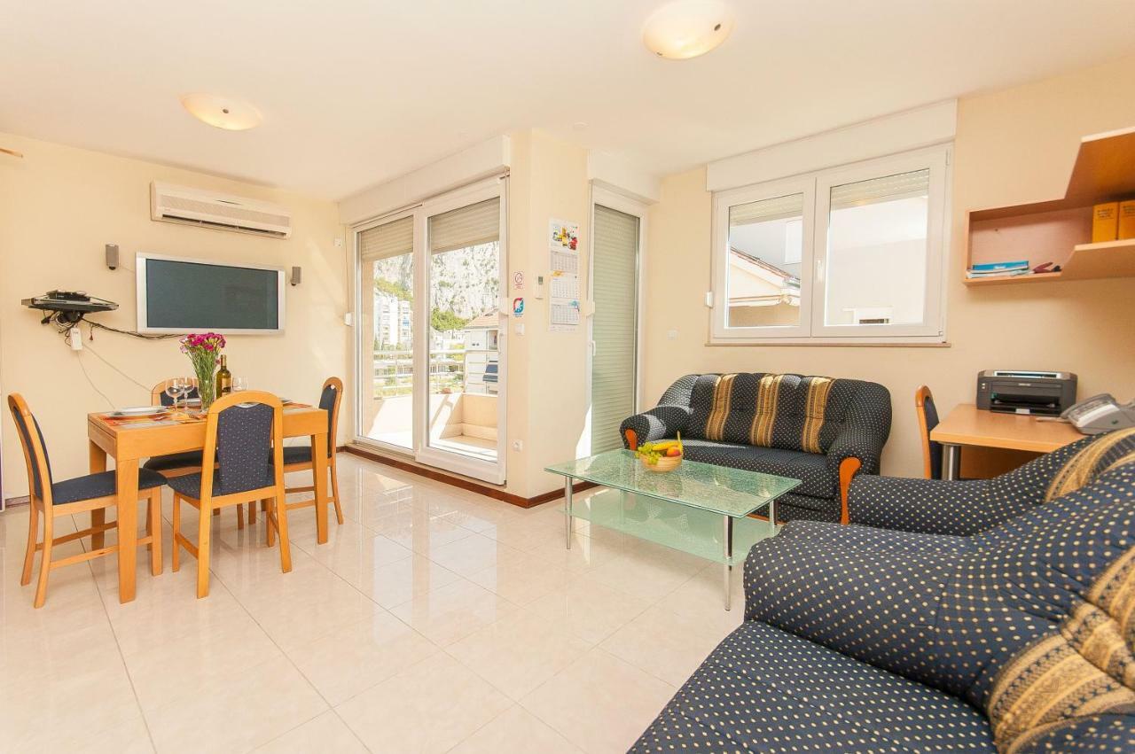 Modern New Flat Next To River Cetina 오미스 외부 사진