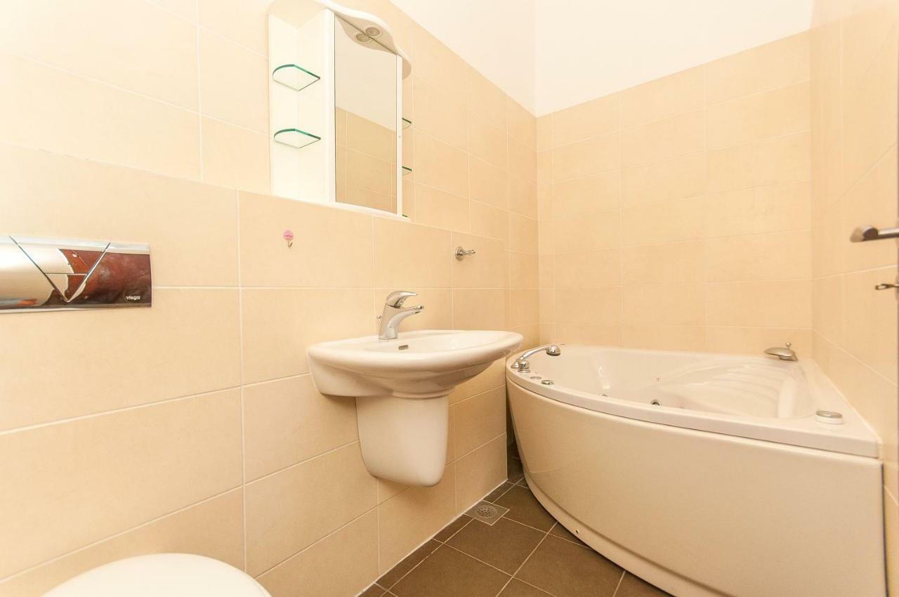 Modern New Flat Next To River Cetina 오미스 외부 사진